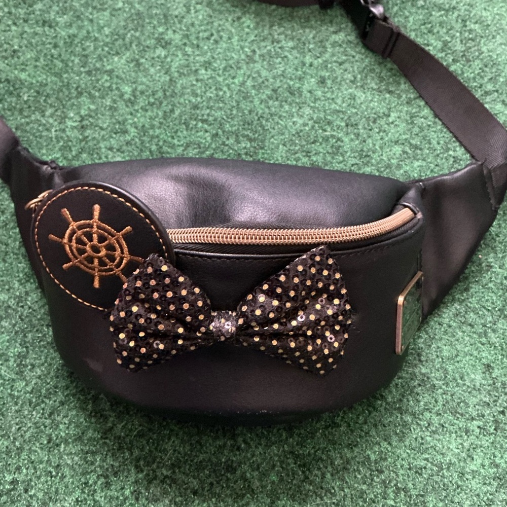 Loungefly Disney pirates of the Caribbean Black and gold Bow Belt Bag